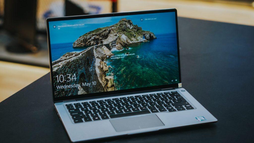 Top 3 Mẫu Laptop Xoay Gập 360 Độ Cảm Ứng Màn Hình