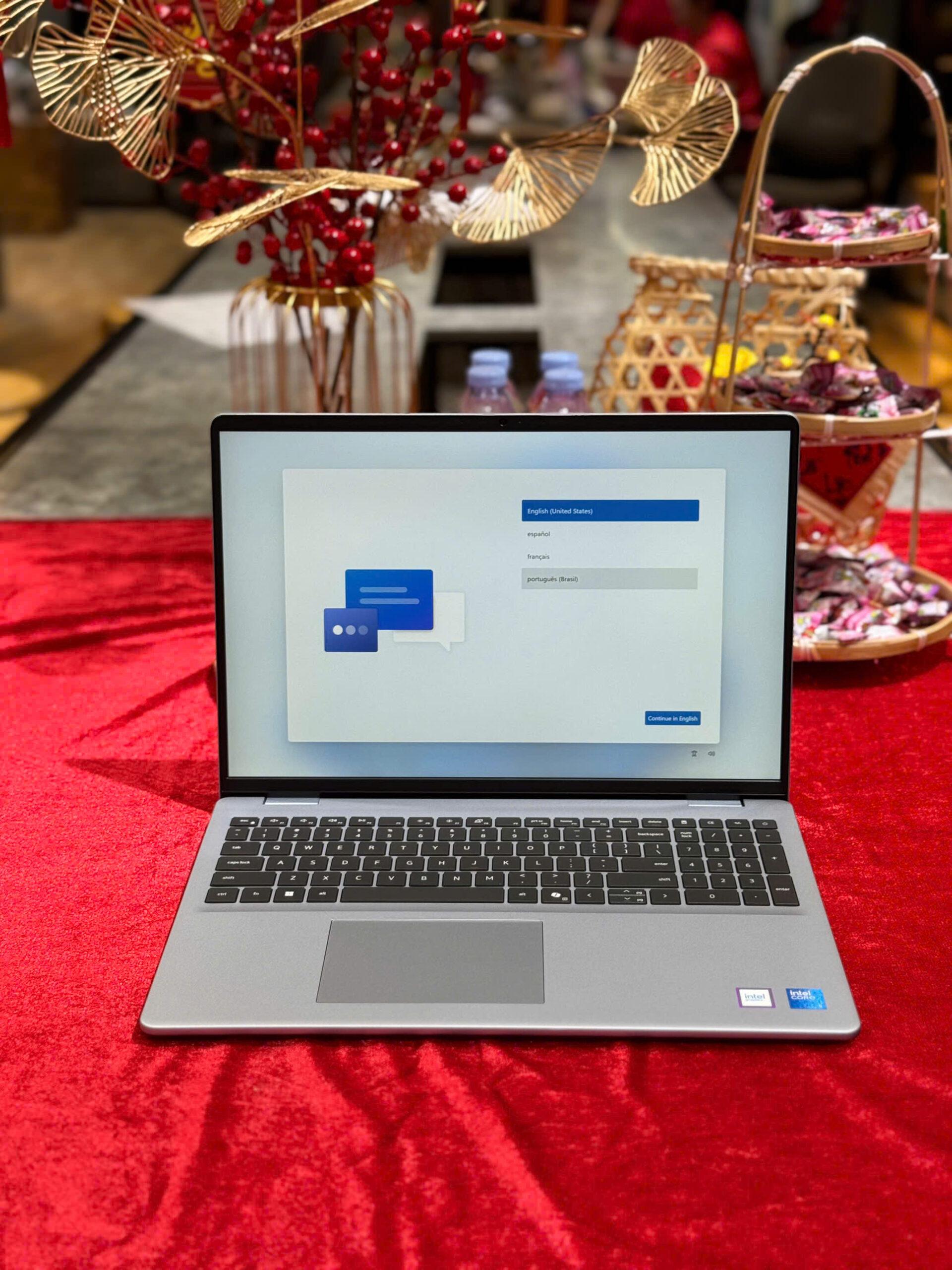 Laptop Dell 16 DC16250 / Core 5 120U / 16GB / 512GB / 16.0-inch FHD+ / Ice Blue / New 100%