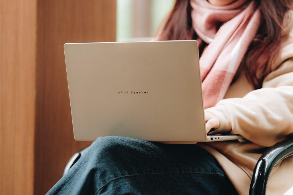 ASUS ra mắt loạt laptop AI siêu nhẹ tại Việt Nam: Thời lượng pin lên đến 32 giờ, tích hợp Snapdragon X & AMD Ryzen AI