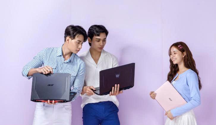 Nên mua laptop hay máy tính bàn cho học sinh?
