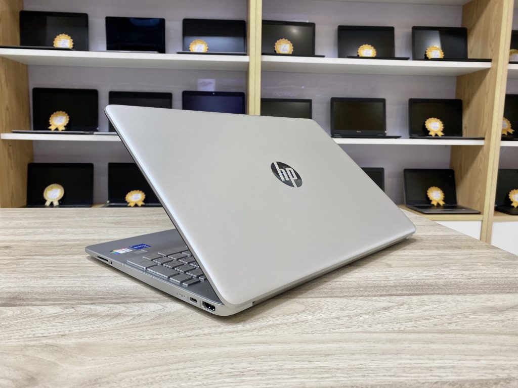 Laptop HP 15t dy200