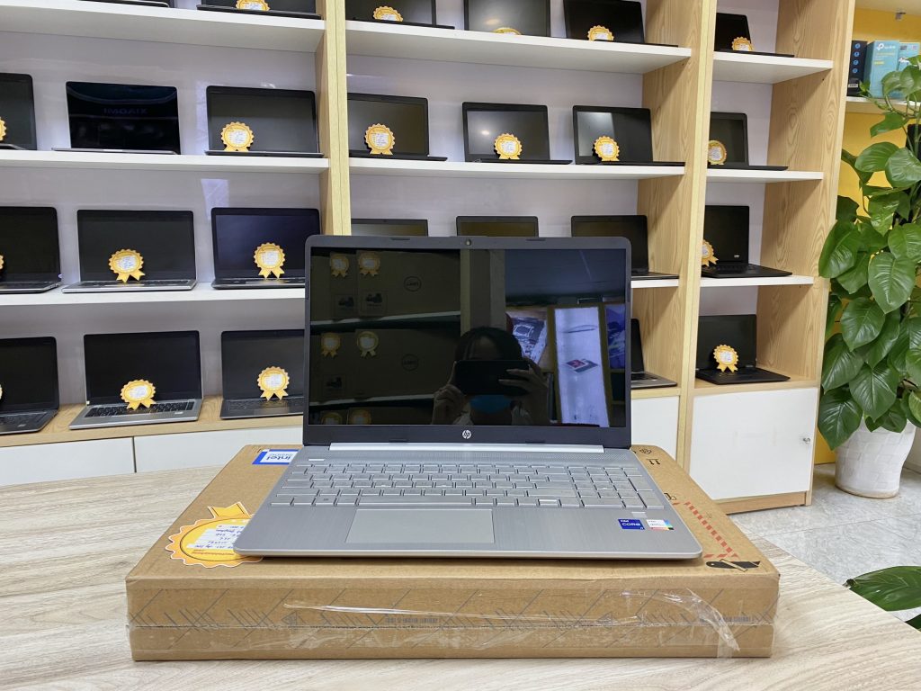 Laptop HP 15t dy200